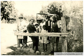 Roberto Hernández con campesinos